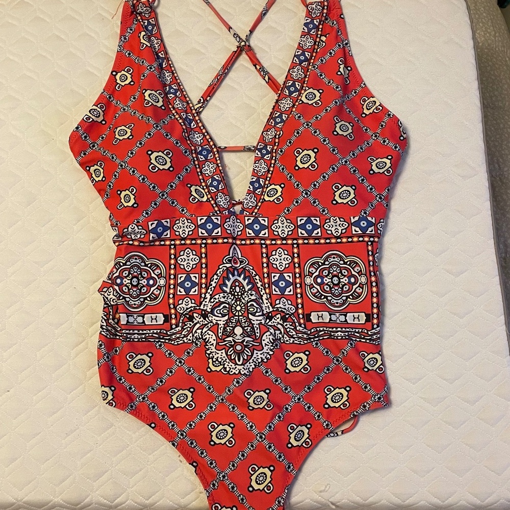 Women's Cupshe Swimsuit Size L Great Condition